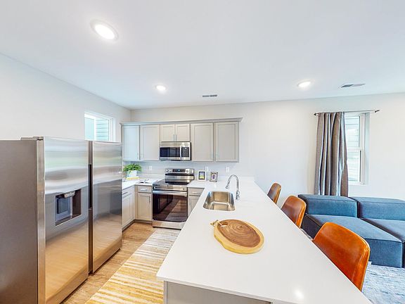 2nd image of 2303 E 19th St #465ddc6b3