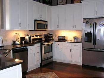 2nd image of 101 W Broughton St #101