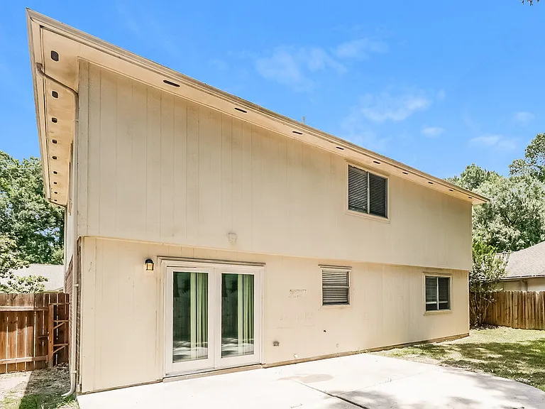 18450 Hollow Oaks Cir — Photo 16
