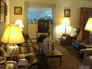1st image of 24 Tulipwood Dr