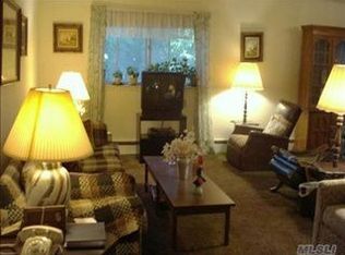 24 Tulipwood Dr, Commack, NY