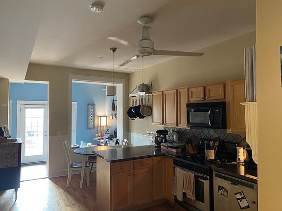 3rd image of 1247 N Greenview Ave APT 1