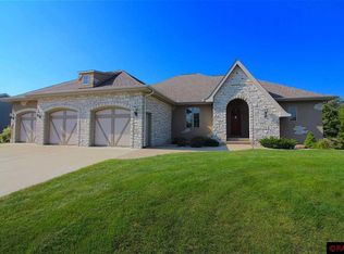 144 Creekside Dr, Mankato, MN 56001