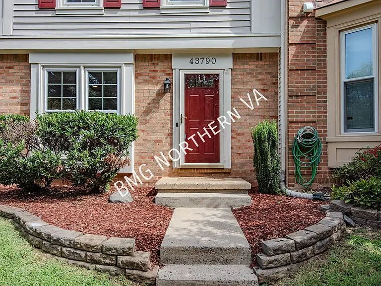43790 Laburnum Sq — Photo 42