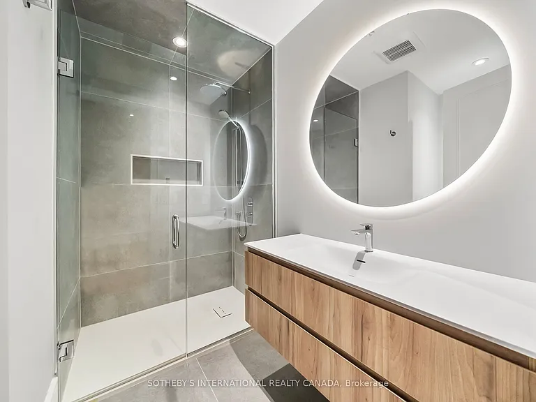 734 Avenue Rd — Photo 36