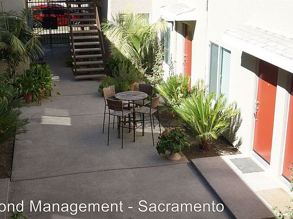 2nd image of 1328 D St APT 01