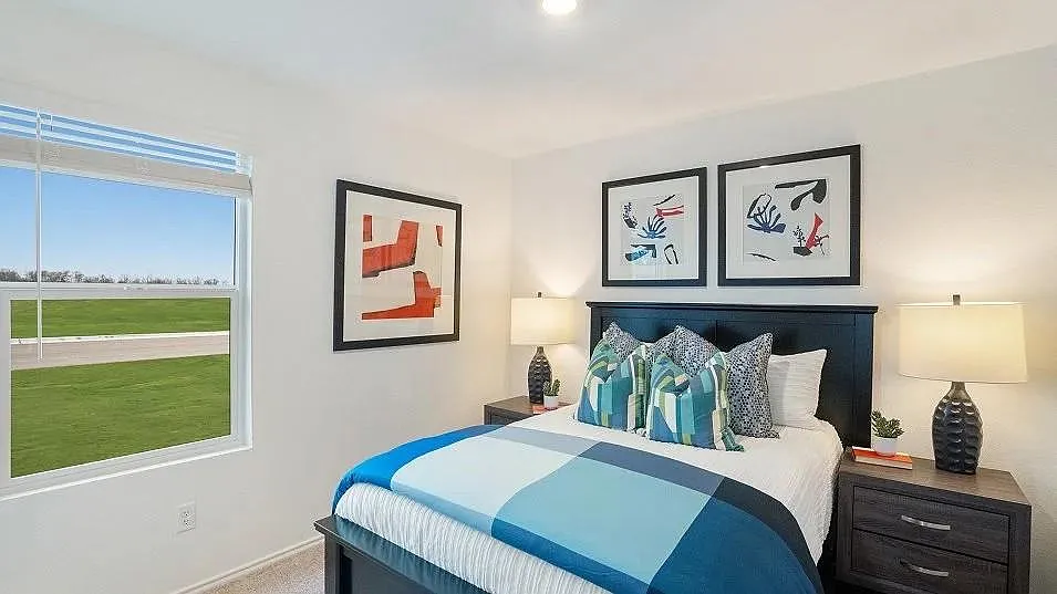 4 bed, 2.0 bath, 1600 sqft, $1,899 — Photo 3