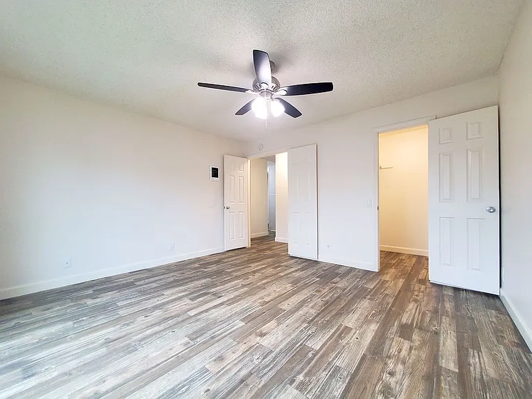 The Pines Apartments — Photo 34