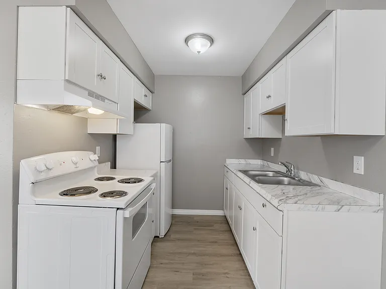 South Pacific Apartments — Photo 46