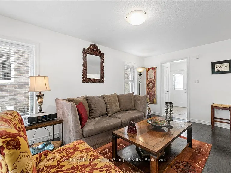 12 Ambrous Cres — Photo 7