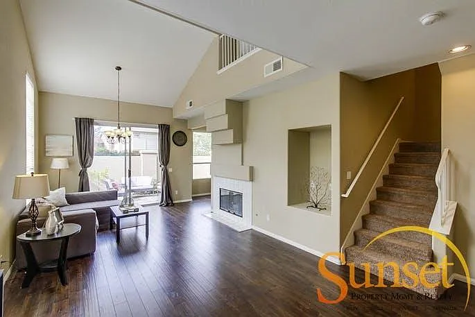 3 bed, 2.5 bath, 1444 sqft, $3,895 — Photo 2