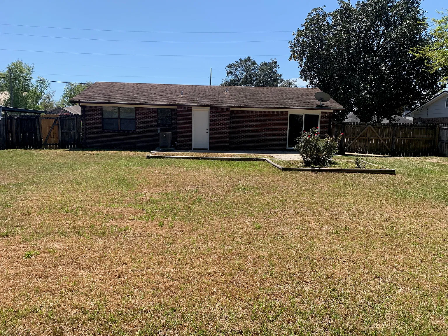 3 bed, 1125 sqft, $1,700 — Photo 2