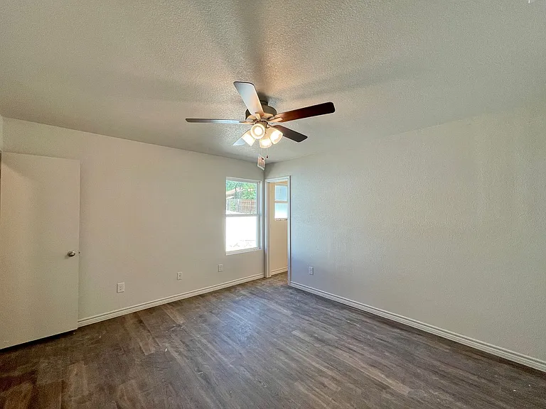 1704 Clovis Dr — Photo 16