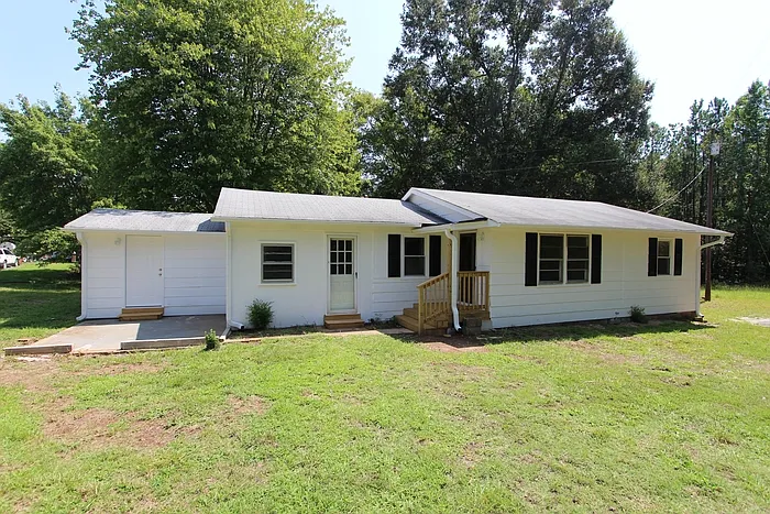 4 bed, 1.0 bath, 1132 sqft, $1,950 — Photo 1