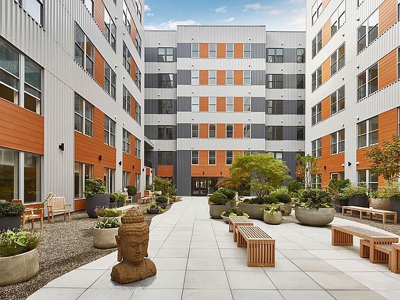 4th image of 391 Claremont Ave #6052
