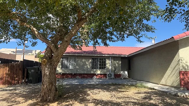 3 bed, 1318 sqft, $2,300 — Photo 4