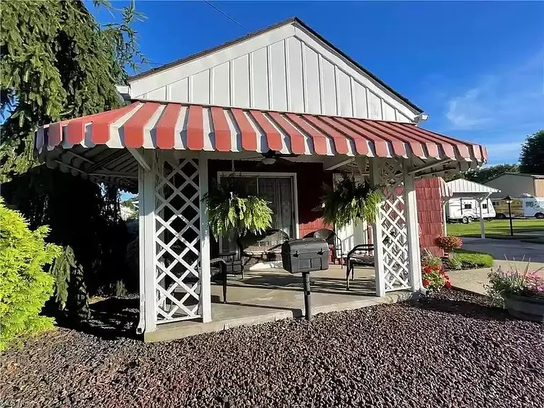612 Victoria Ave — Photo 5