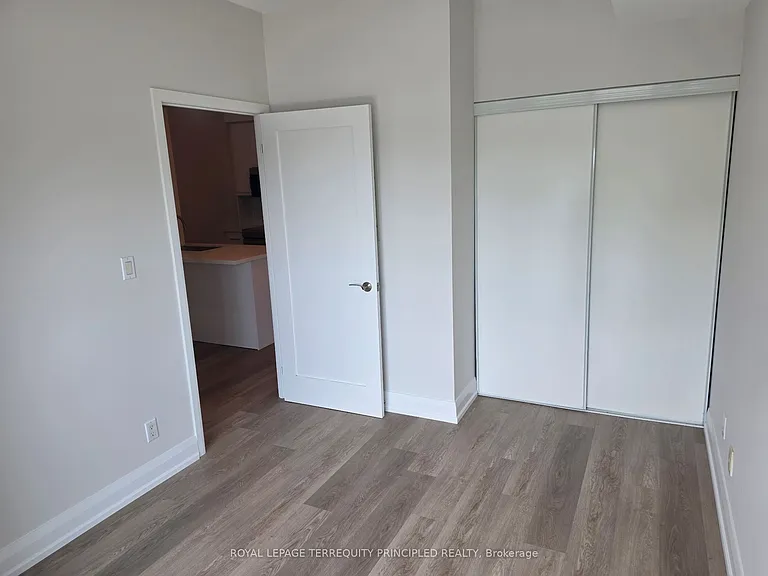 3391 Bloor St W #301 — Photo 14