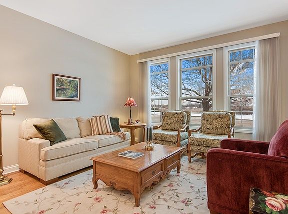 3rd image of 2662 W Lake Ave