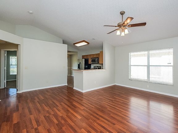 3rd image of 614 Cape Cod Cir