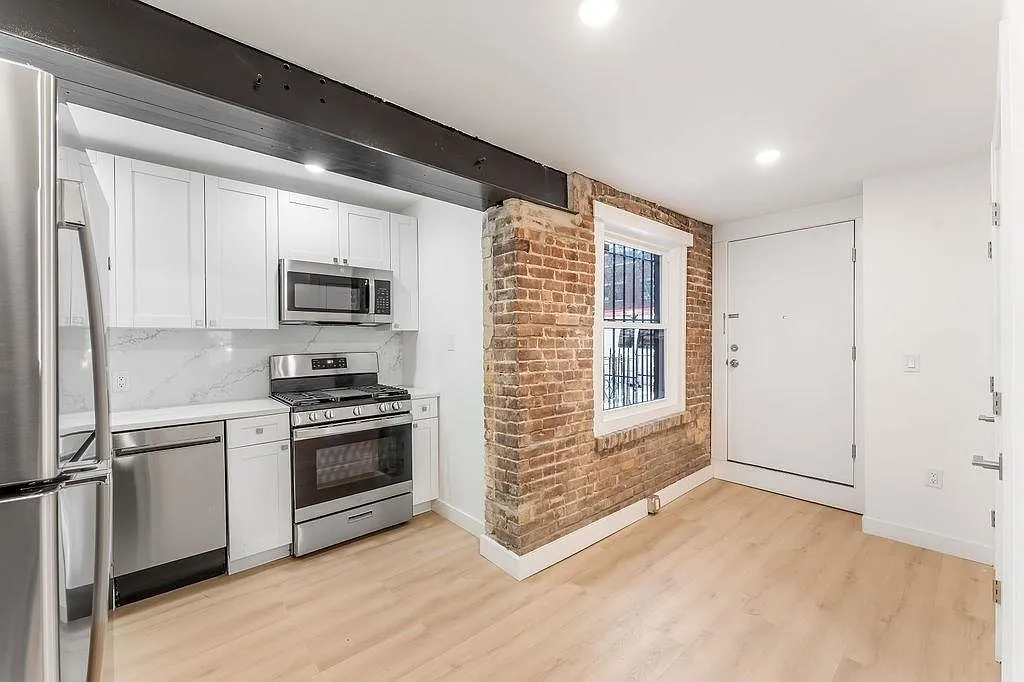 Building Photo - 306 Varick St #1