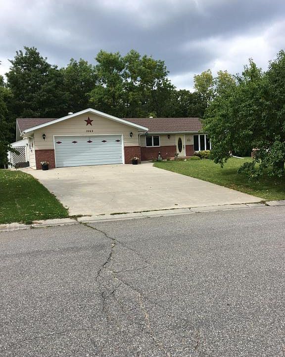 1st image of 1062 Villa Ln
