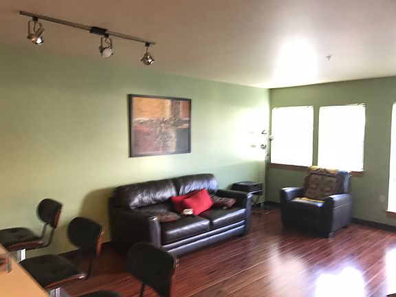 Living room. Hardwood floor
