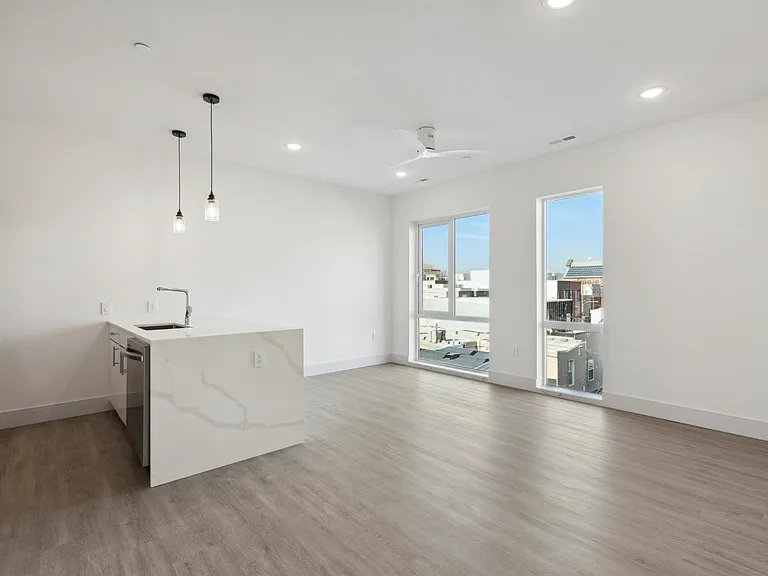 1221 E Fletcher St #406 — Photo 1