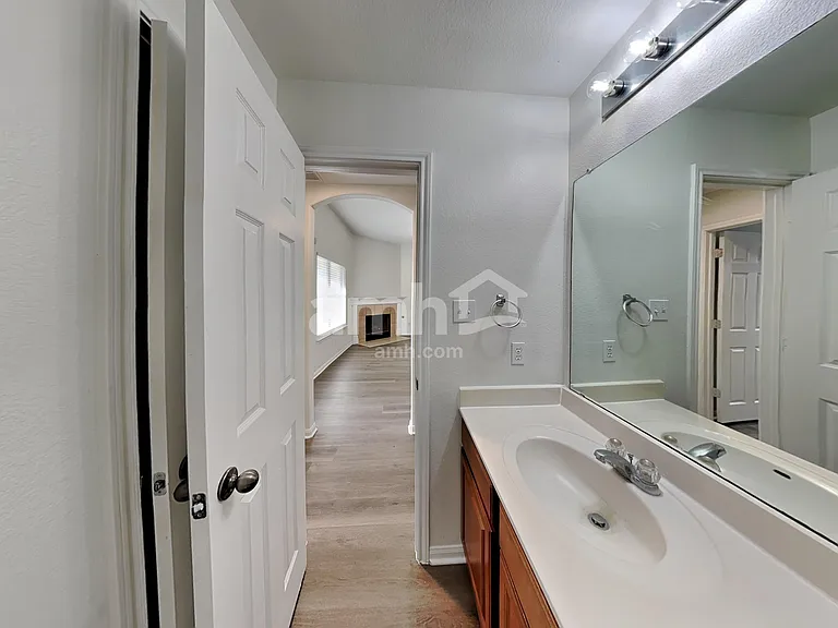1701 Amberwood Loop — Photo 16
