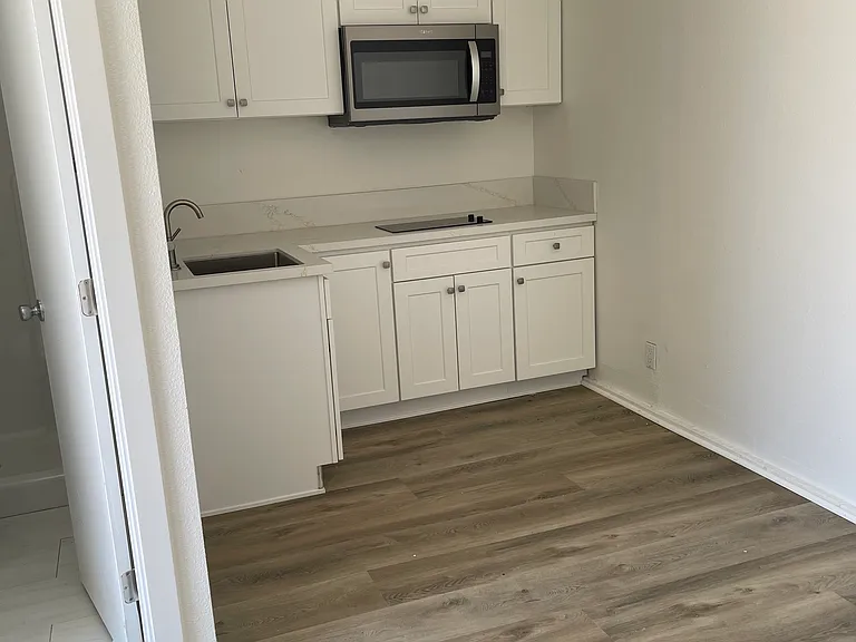 1611 S Van Ness Ave #1 — Photo 3