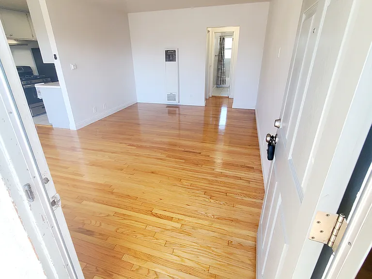 330 Orizaba Ave #4 — Photo 2