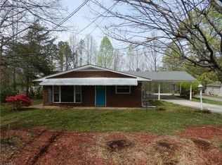 207 Saunders Dr, Asheboro, NC 27203