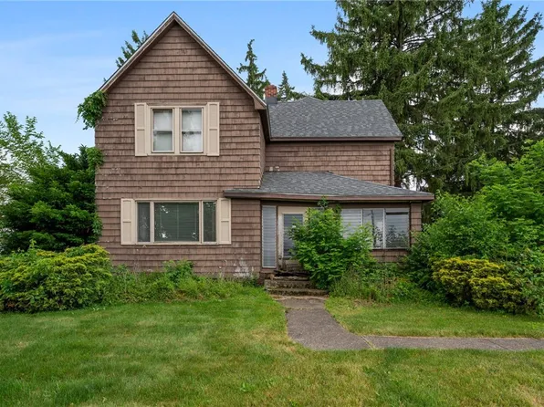 403 Barrett Rd, Berea, OH 44017