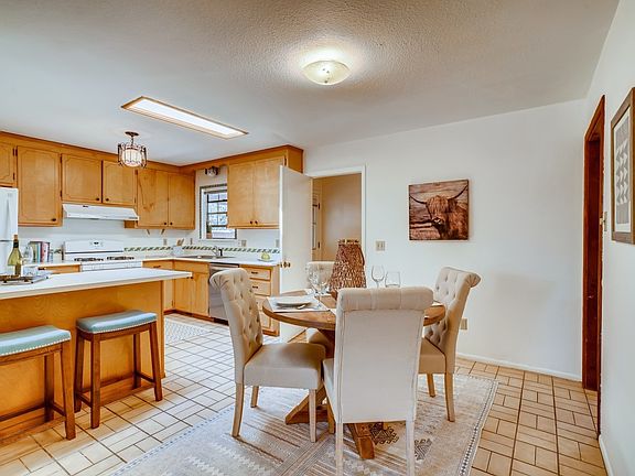 5th image of 617 Calle De Valdez