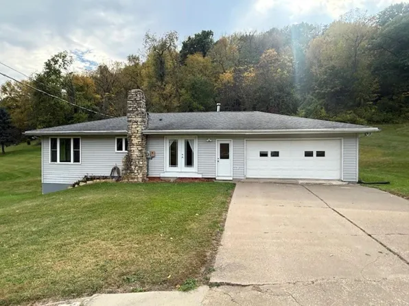 912 N 7th St, Bellevue, IA 52031