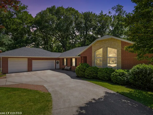 28053 214th St, Le Claire, IA 52753