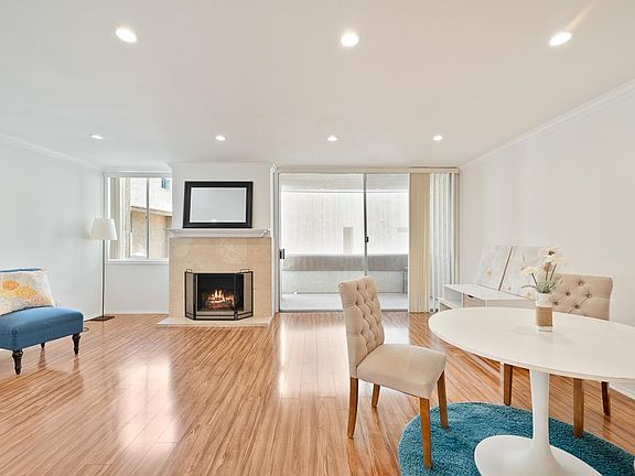 4th image of 5325 Newcastle Ave Unit 130
