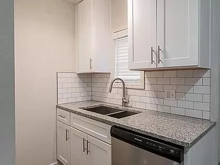 342 W Culver St — Photo 8