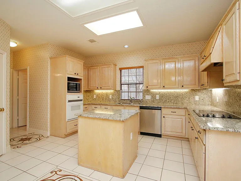 13618 Shadow Falls Ct — Photo 17