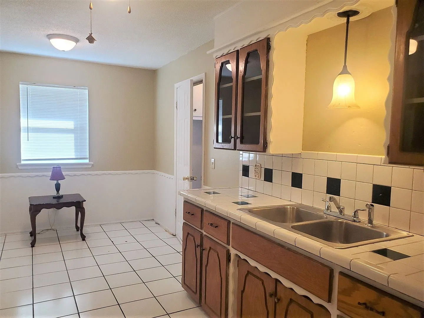 3 Bed 1 Bath 2 Car Garage in Forest Park Addition NE OKC — Photo 4