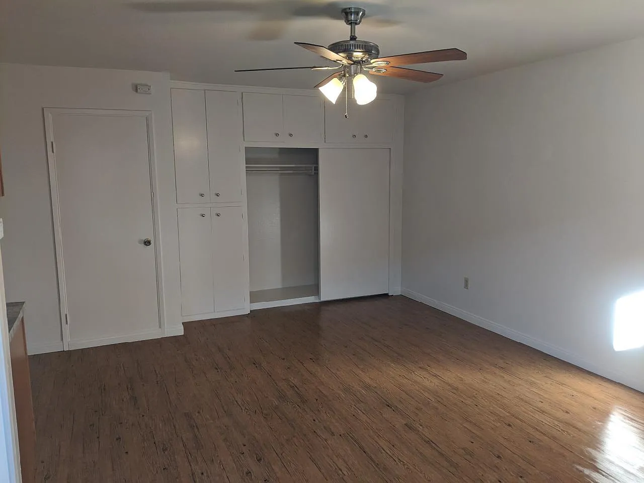 Studio, 324 sqft, $1,400 — Photo 2