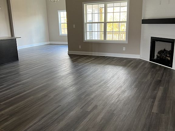 3rd image of 258 Charleston Oaks