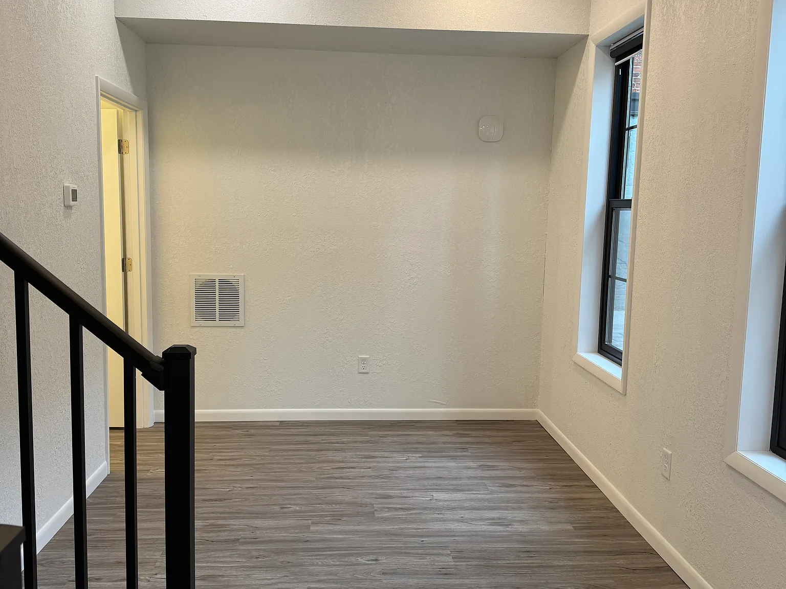2 bed, 1.5 bath, 950 sqft, $1,500 — Photo 2