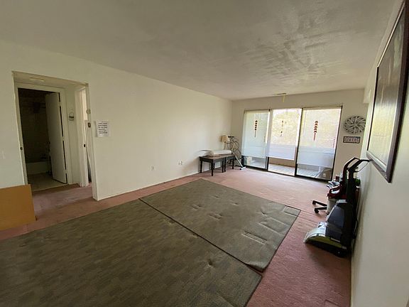 5th image of 18 Shrewsbury Green Dr Unit J