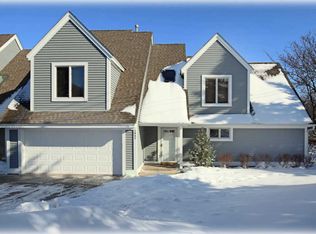 1537 Hollybrook Rd, Wayzata, MN 55391