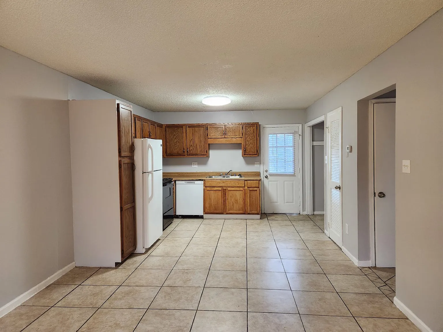 2 bed, 1.0 bath, $785 — Photo 2