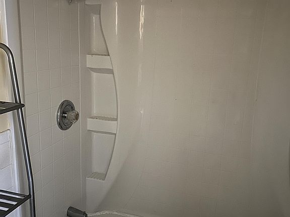 5th image of 1003 Oak St #A