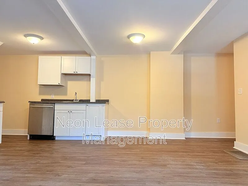 4 bed, 2.0 bath, $2,000 — Photo 3