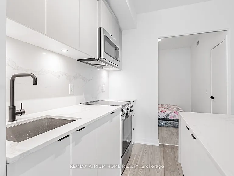 285 Dufferin St #827 — Photo 3