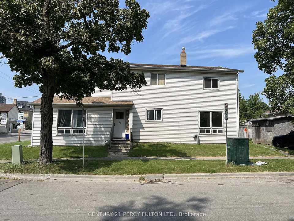 86 Brock St E #3
